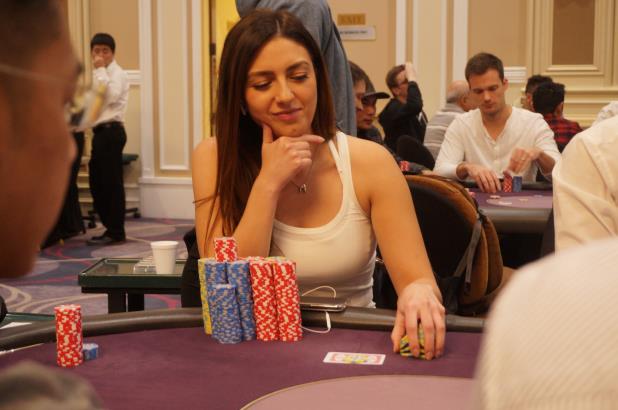 KELLY MINKIN LEADS FINAL 14 AT THE BIKE MAIN EVENT