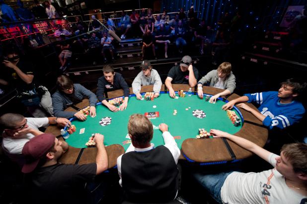 Simon Watt Wins WSOP Gold Bracelet in Event #11