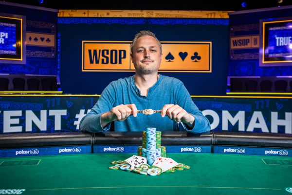 Ryan Bambrick Wins E V9 $10k Omaha Hi Lo 8 or Better Rk W25 Hr 0895