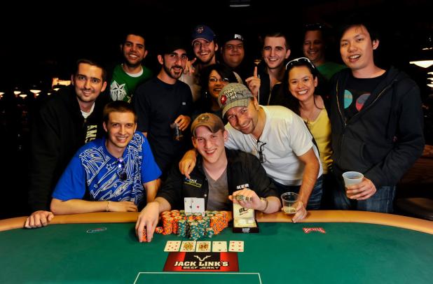 5....4....3....2....WSOP CHAMPIONI!